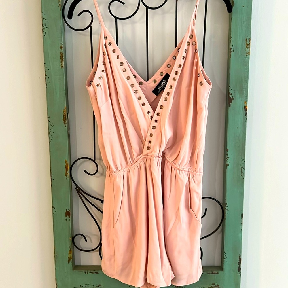 🌟🌟🌟LULU’S PINK ROMPER SIZE MEDIUM NWOT 🌟🌟🌟